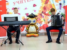 Каждый год осенью проходит концерт в средней школе п. Бобровский