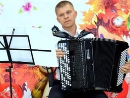 Каждый год осенью проходит концерт в средней школе п. Бобровский