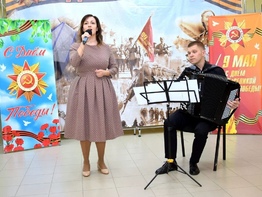 8 мая преподаватели Детской музыкальной школы -Шамбир Вадим Витальевич и Батенева Екатерина Олеговна приняли участие в праздничном концерте